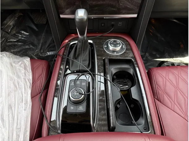 Car image 19