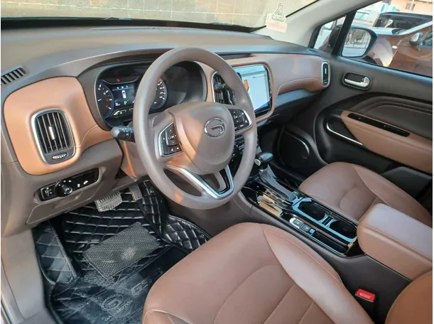 Car image 11