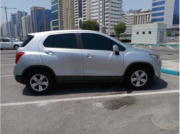 Car image 4
