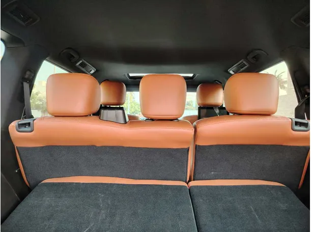 Car image 30