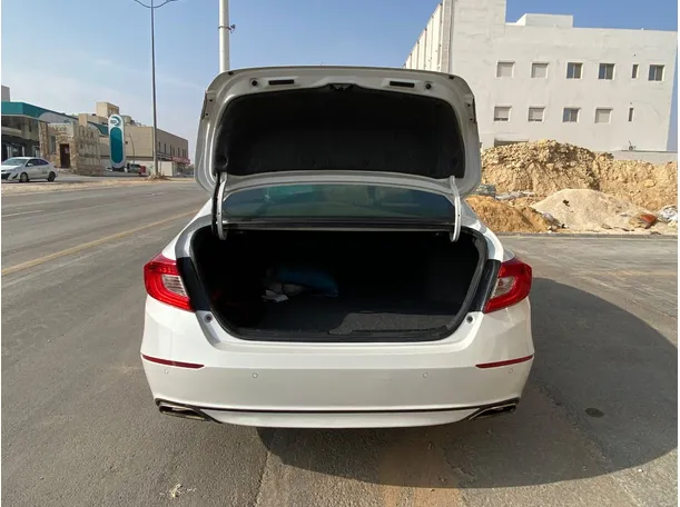 Car image 23