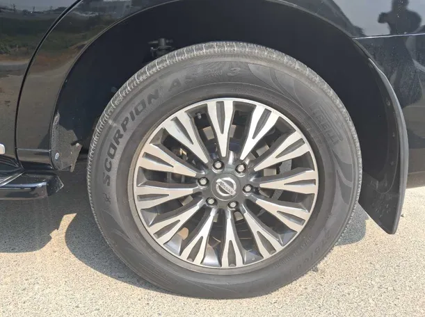 Car image 9