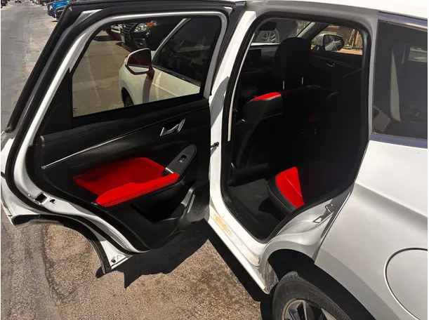 Car image 13