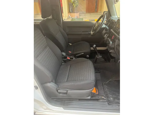 Car image 12