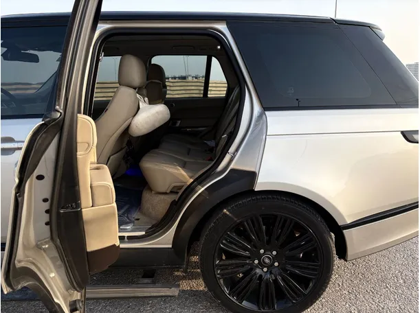 Car image 15