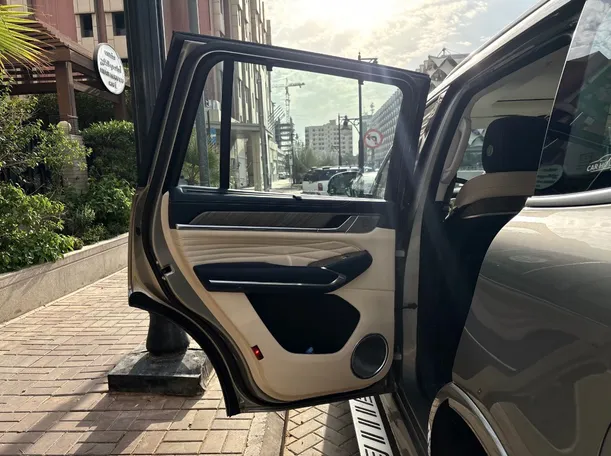 Car image 13