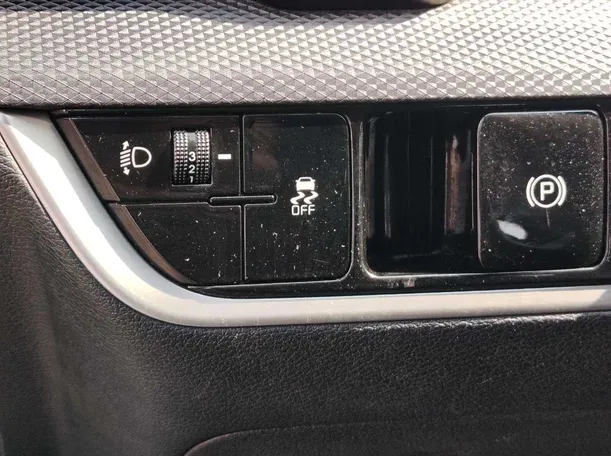 Car image 30