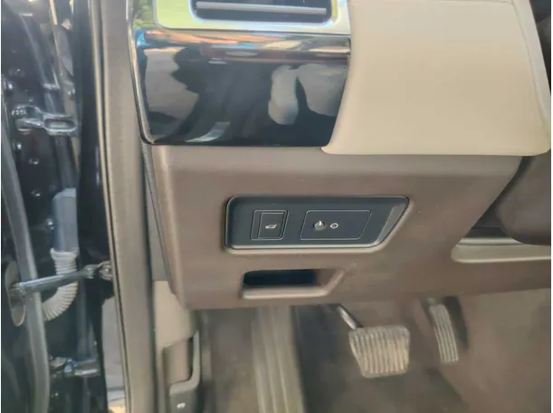 Car image 35