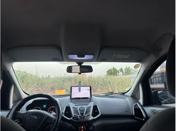 Car image 14