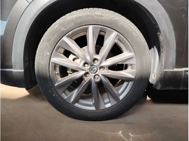 Car image 10