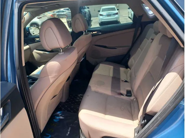 Car image 14