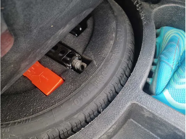 Car image 23
