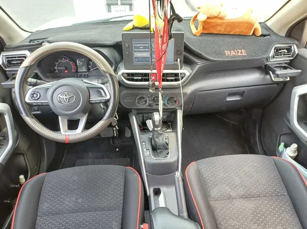 Car image 15