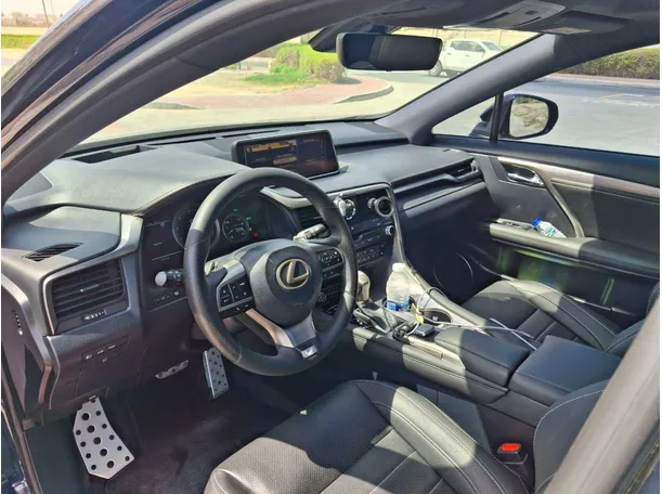 Car image 11