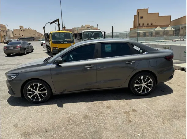 Car image 8