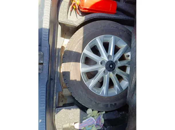 Car image 30