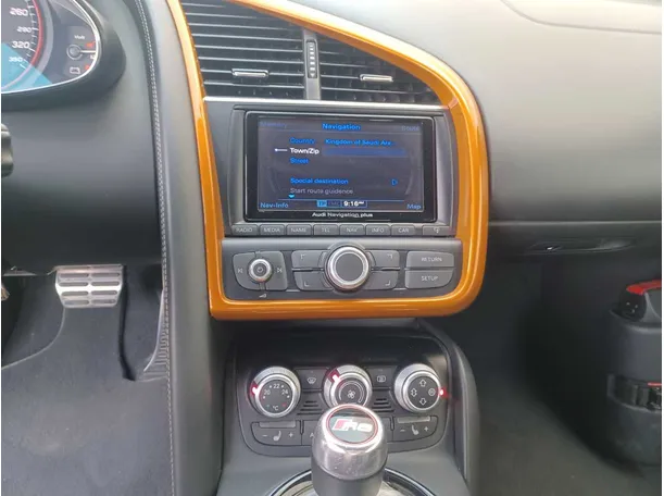 Car image 14