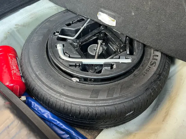 Car image 23