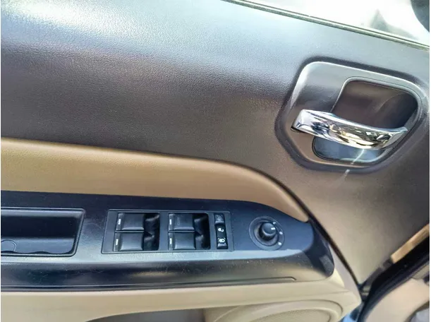 Car image 28