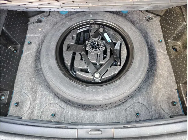 Car image 37