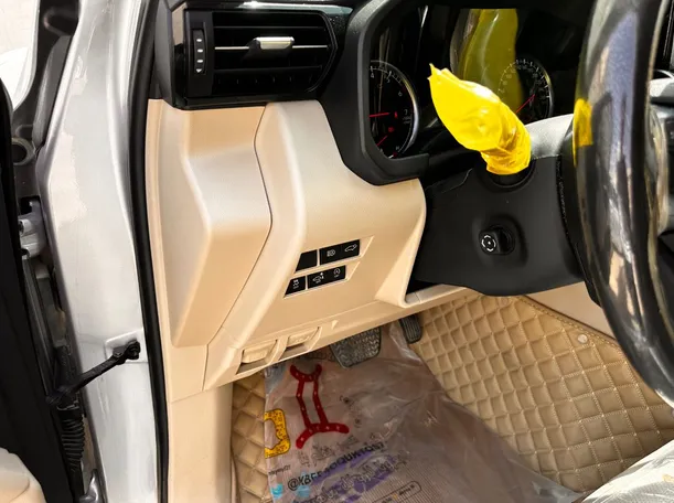 Car image 30