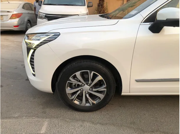 Car image 9