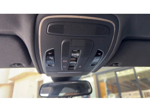 Car image 29