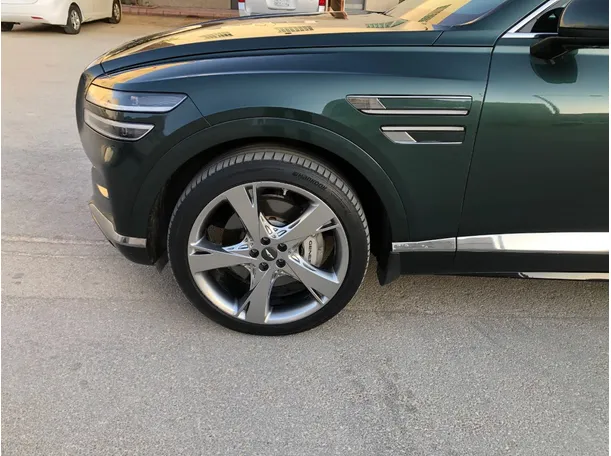 Car image 9