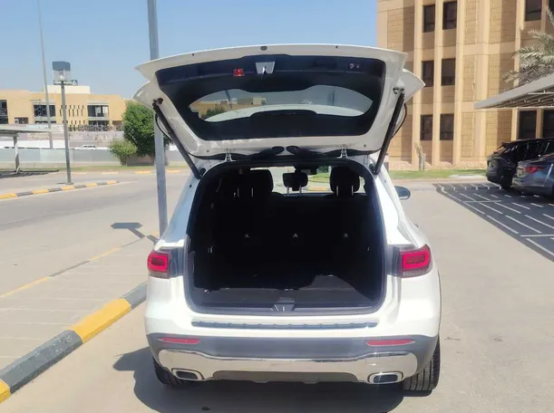 Car image 23