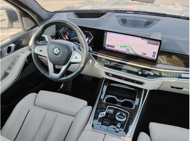 Car image 24