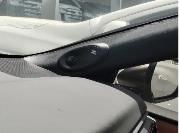 Car image 29
