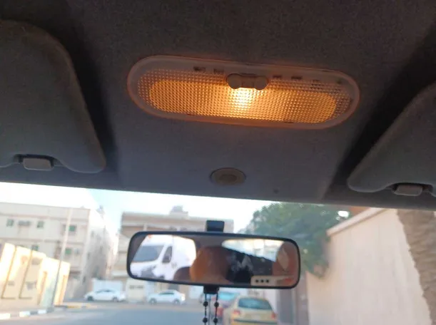 Car image 18