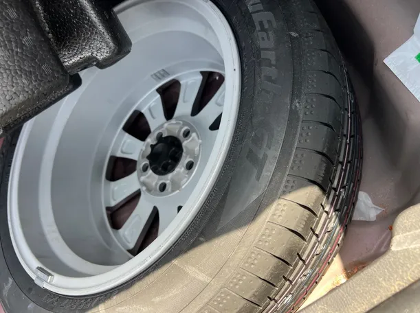Car image 28