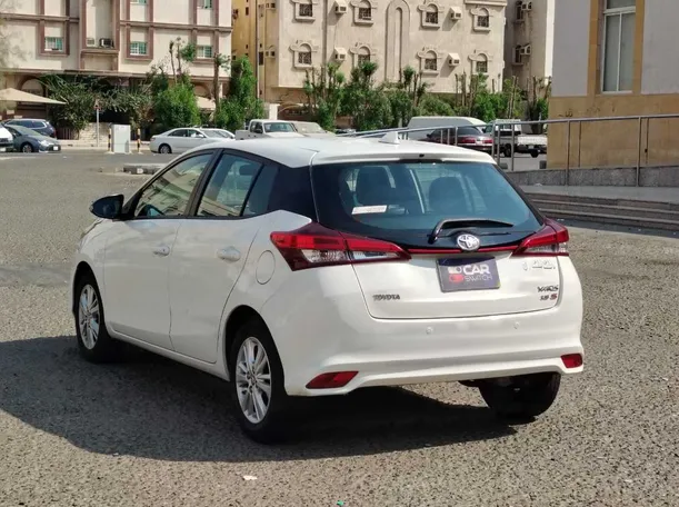 Car image 7