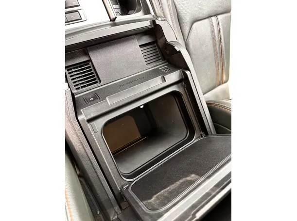 Car image 28