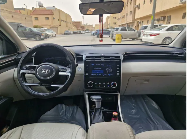 Car image 16