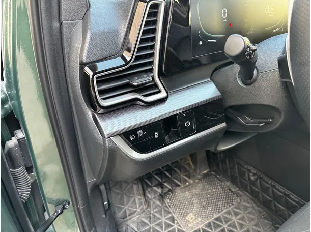 Car image 27