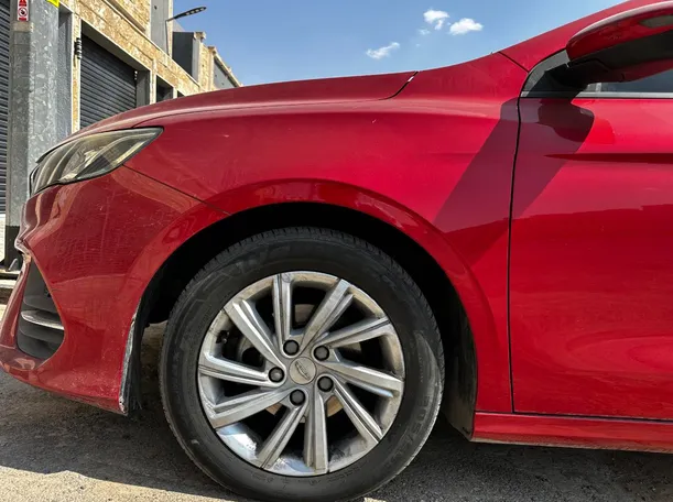 Car image 9