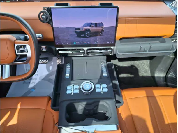 Car image 16