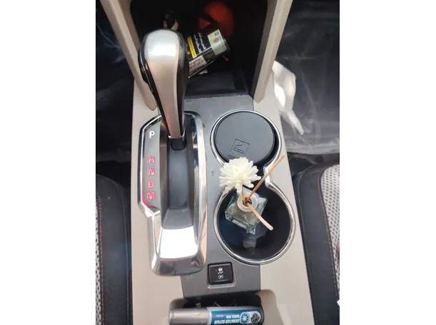 Car image 17
