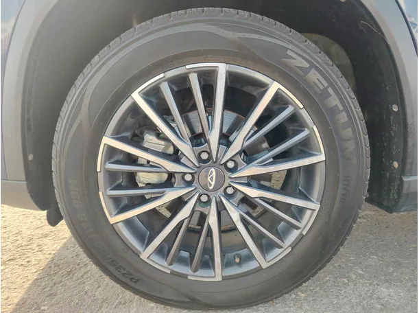 Car image 10