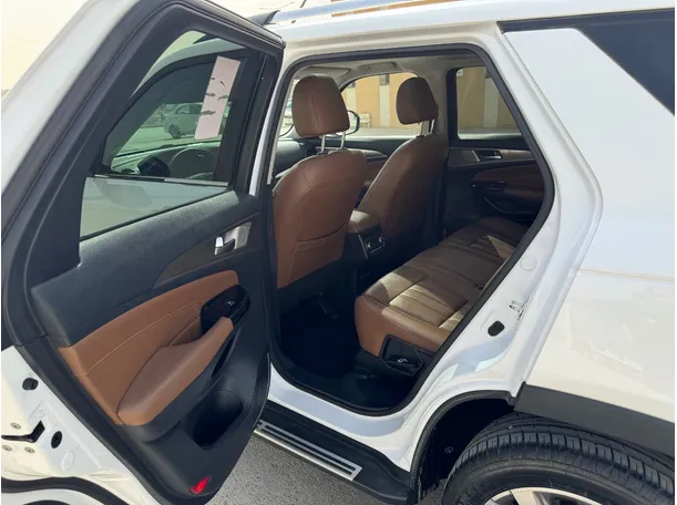 Car image 13