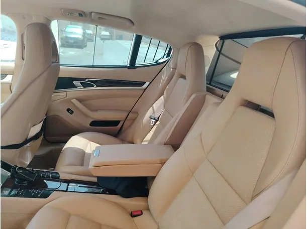 Car image 16