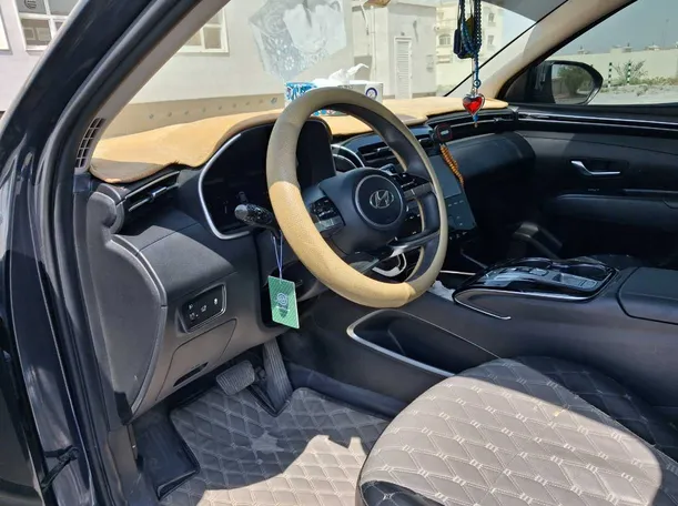 Car image 11