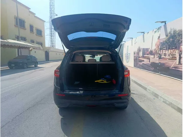 Car image 24