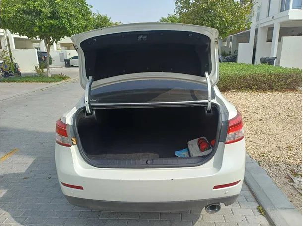 Car image 19