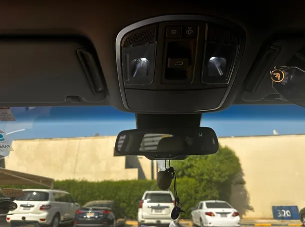 Car image 25