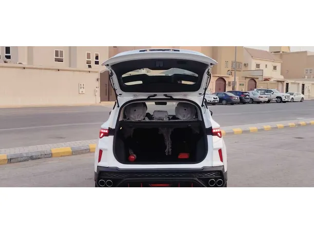 Car image 20