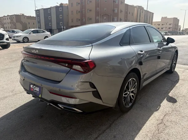 Car image 5