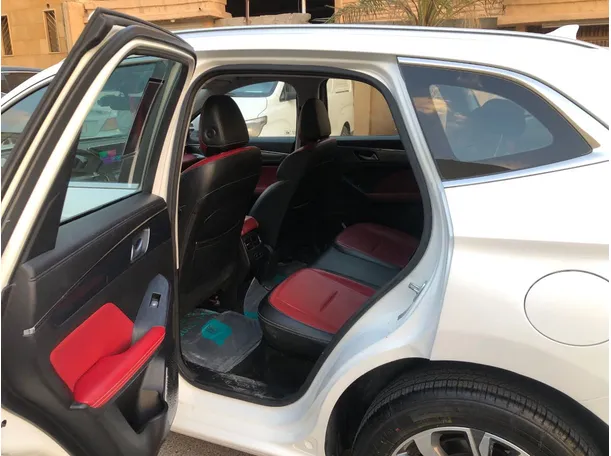 Car image 12